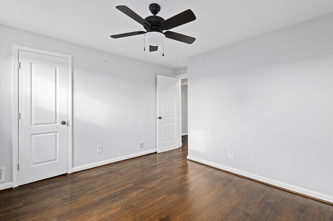 Building Photo - 885 Jaydee Ave