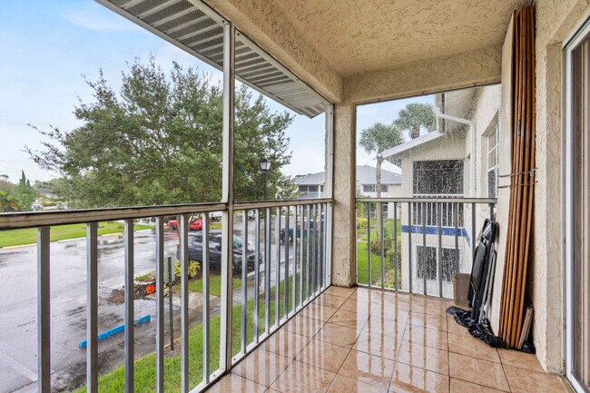 Building Photo - 1507 SE Royal Green Cir