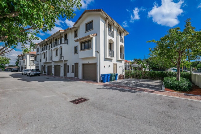 Building Photo - 456 NW 41st St