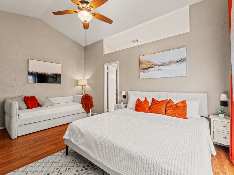 Building Photo - 1108 Collin Dr