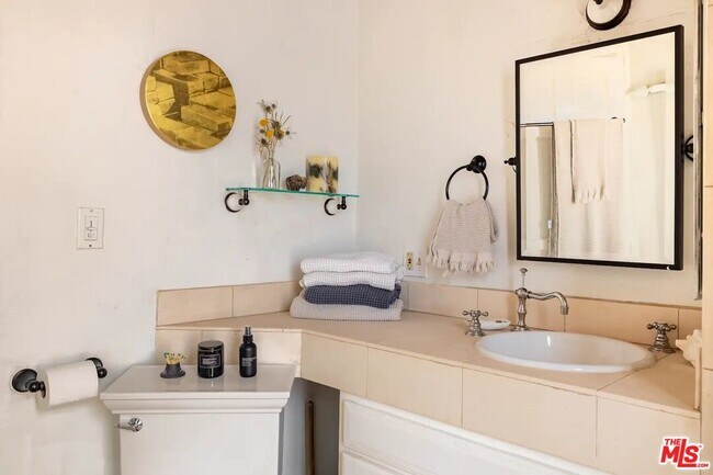 Building Photo - 3539 Canon Dr