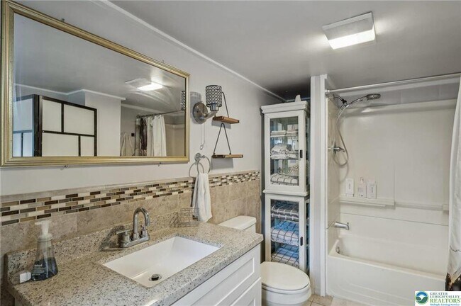 Building Photo - 3203 Washington St