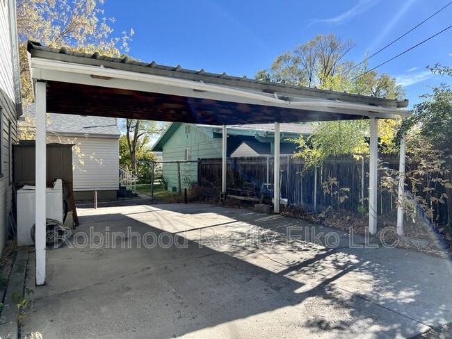 Building Photo - 140 1/2 West Court Street