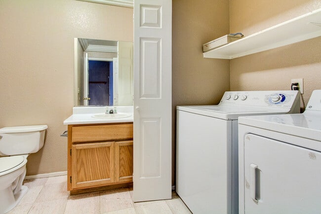 Building Photo - Charming 3-Bedroom Home with Spacious Back...