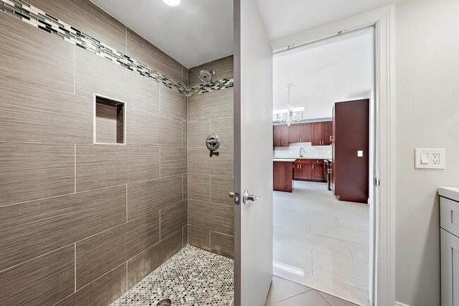 Building Photo - 3310 Meridian Way S
