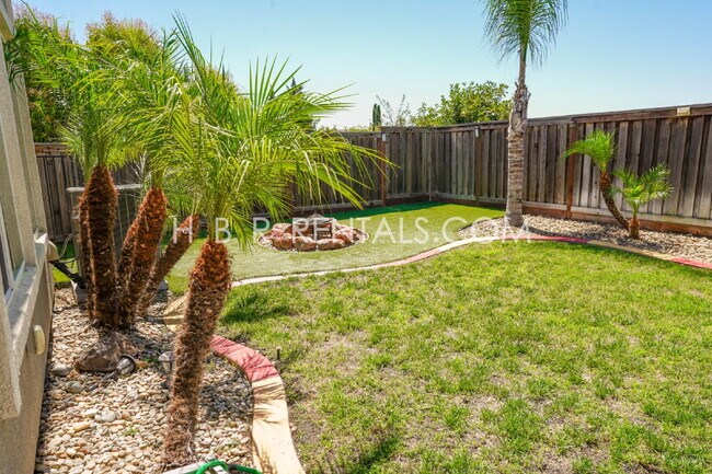 Building Photo - 906 River Bend Dr