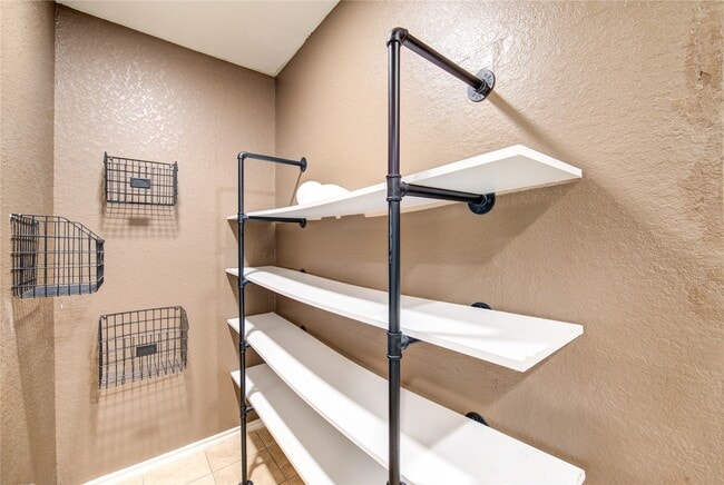 Building Photo - 2002 Collins Rose Ct