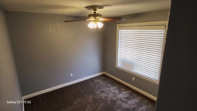 Building Photo - Immaculate 3 Bedroom 2 Bath House locate w...