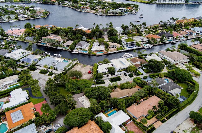 Building Photo - 2325 Barcelona Dr