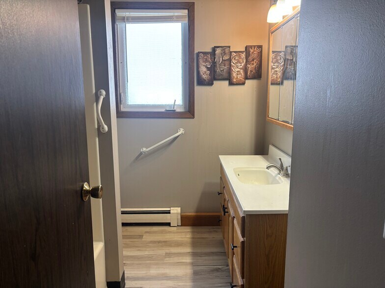 Building Photo - 704 9th St NW