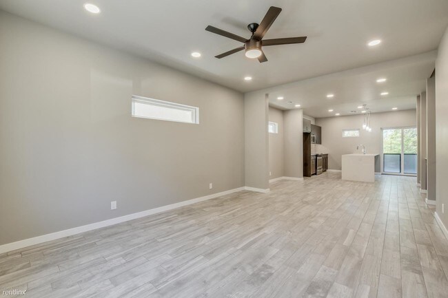 Building Photo - 3 br, 2.5 bath  - 2727 Thomas