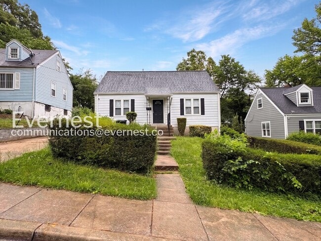 Building Photo - 4-Bed/2-Bath Home with Fenced Yard/ Available Soon!