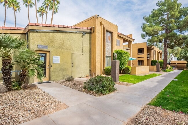 Building Photo - Charming Old Town Scottsdale Condo with Re...