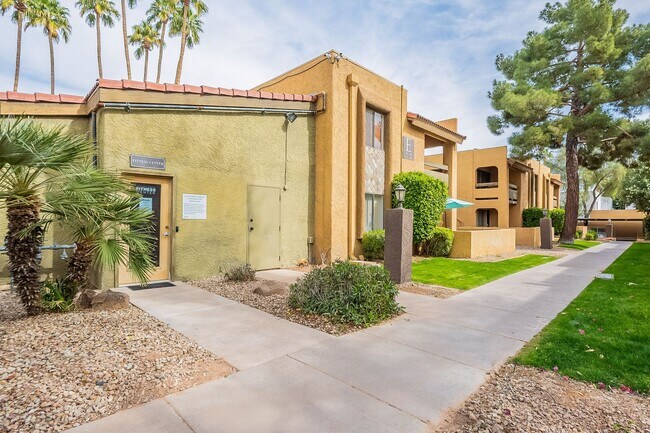 Building Photo - Prime Scottsdale Living | 2 Master Suites + Private Patio Retreat
