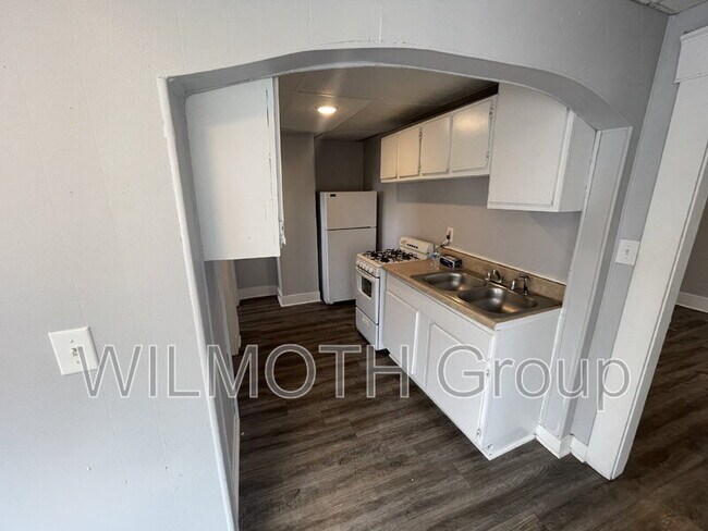 Building Photo - 129 W Hendricks St