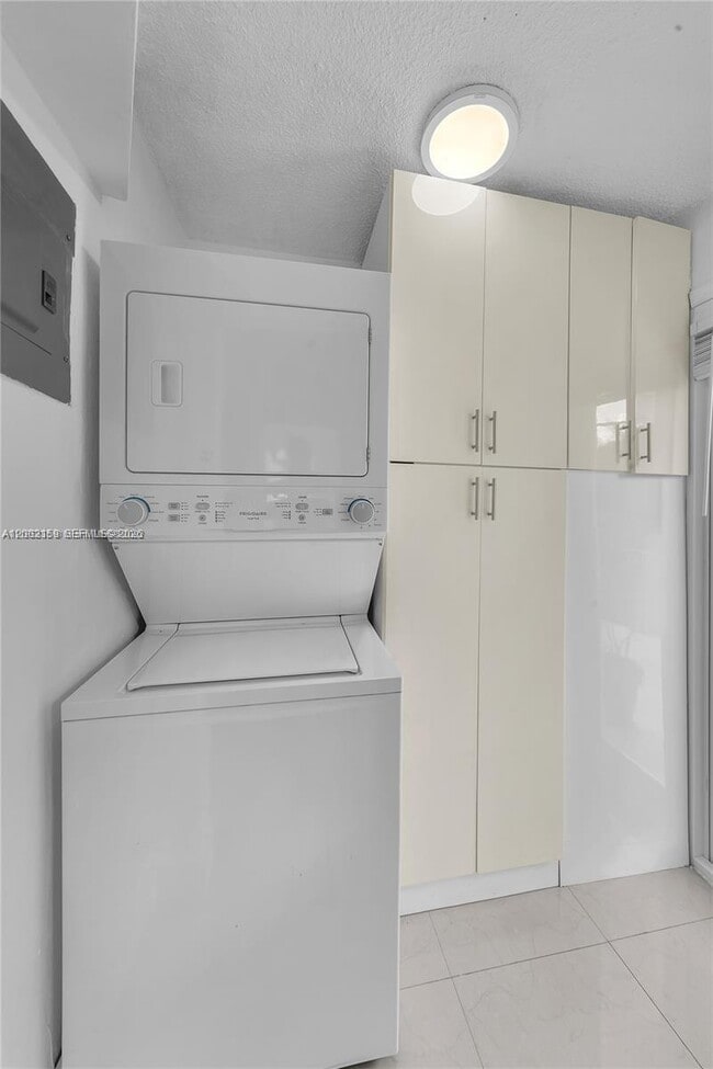 Building Photo - 247 Bird Rd