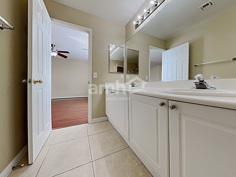 Building Photo - 8443 Chinook Candy Ct