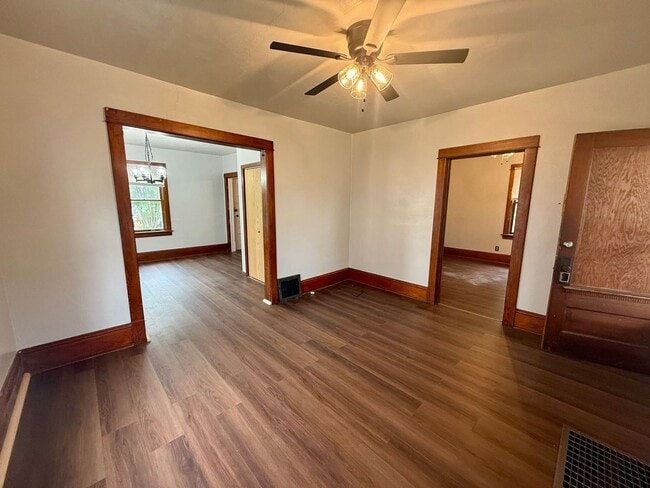 Primary Photo - 312 W Arnold St