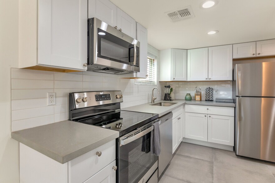 Building Photo - 2610 N 24th St