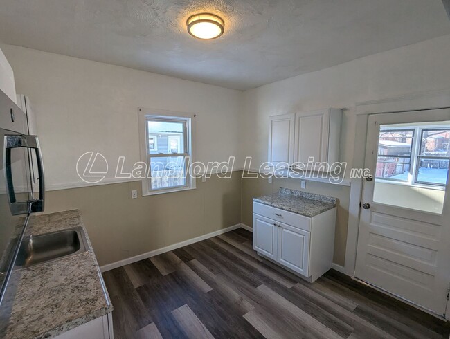 Building Photo - Updated 2-Bedroom Home with Garage and Enc...