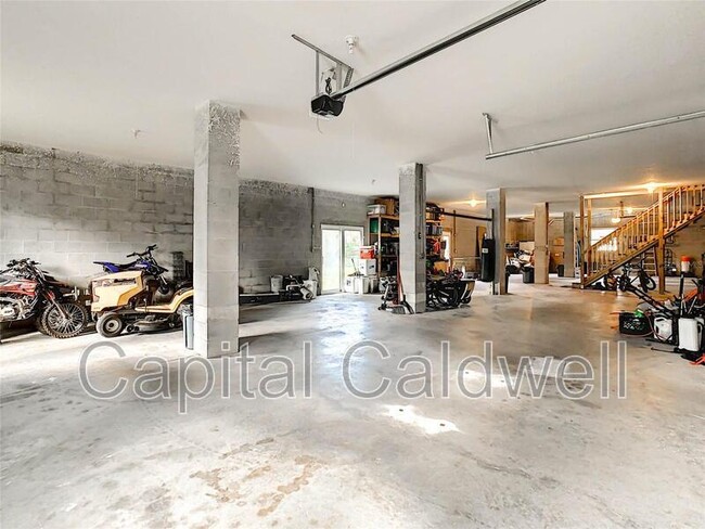 Building Photo - 4838 Grandview Ave