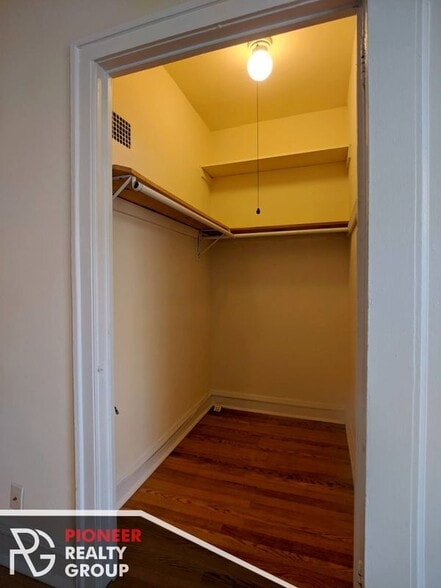 Building Photo - 2536 N Sawyer Ave