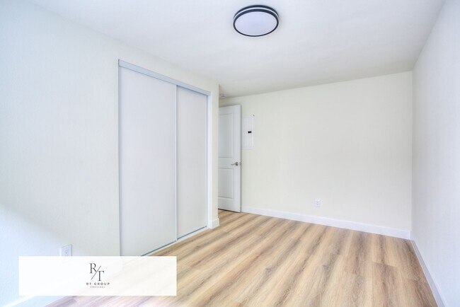 Building Photo - Fully Upgraded Spacious 2-Bedroom Unit in Prime Arcadia Location