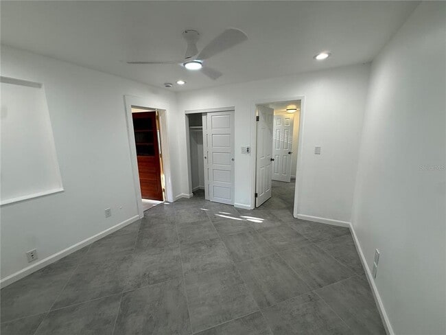 Building Photo - 15573 Bedford Cir E