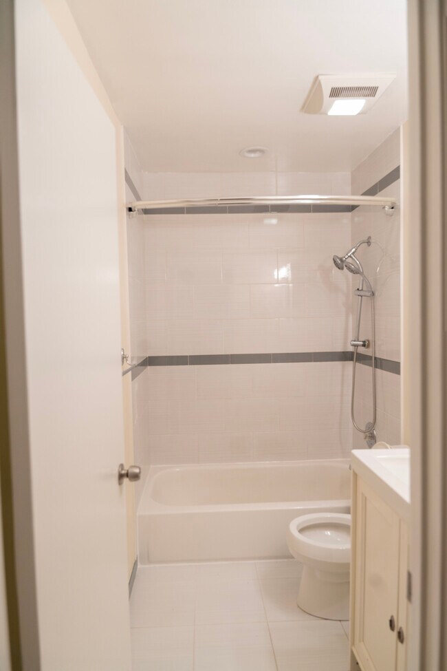 Building Photo - 1026 Castilian Ct