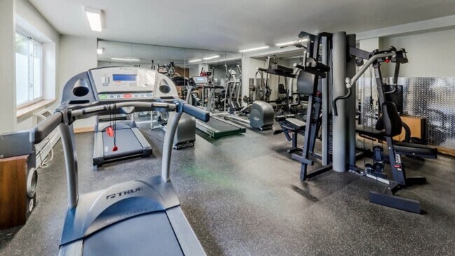 Building Photo - 639 W Grace St