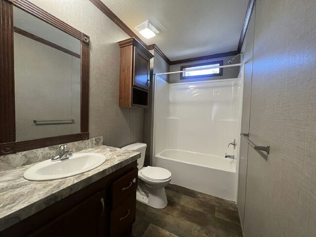 Building Photo - 211 Canal Dr