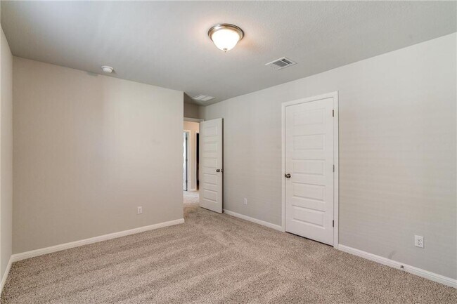 Building Photo - 2205 Limestone Lake Dr