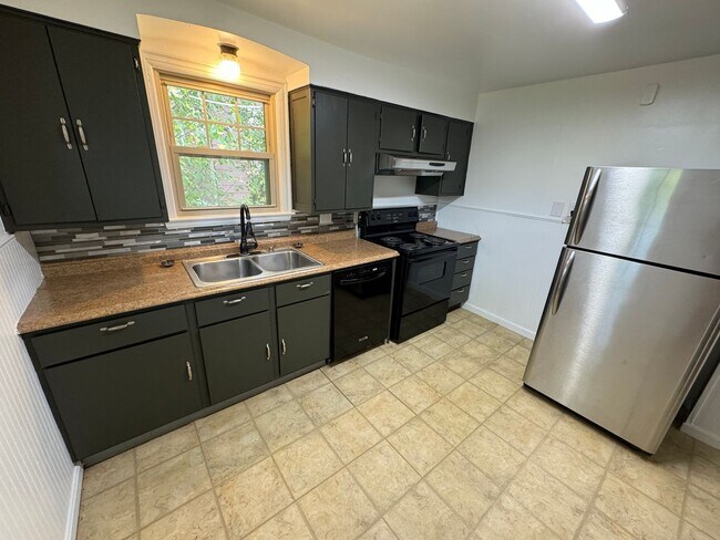 Building Photo - MT AIRY - Charming 3 bed 1 bath cape cod