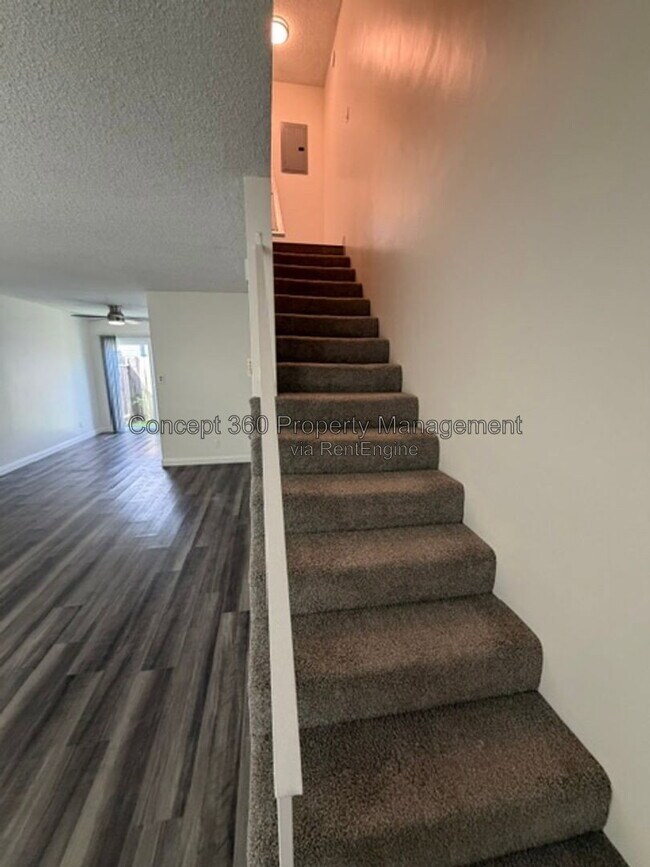 Building Photo - 327 Molino Ave