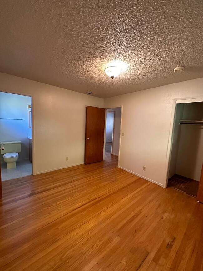 Building Photo - 2701 Blackburn Dr
