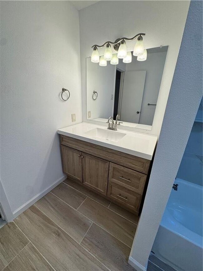 Building Photo - 3 bedroom 2 bath house in Calallen