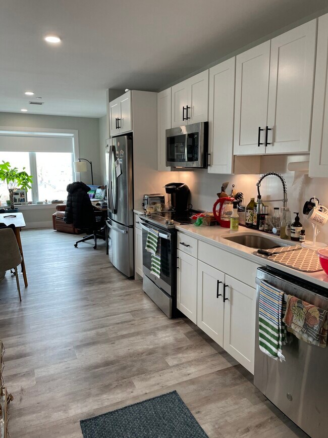 Primary Photo - 206 Old Colony Ave