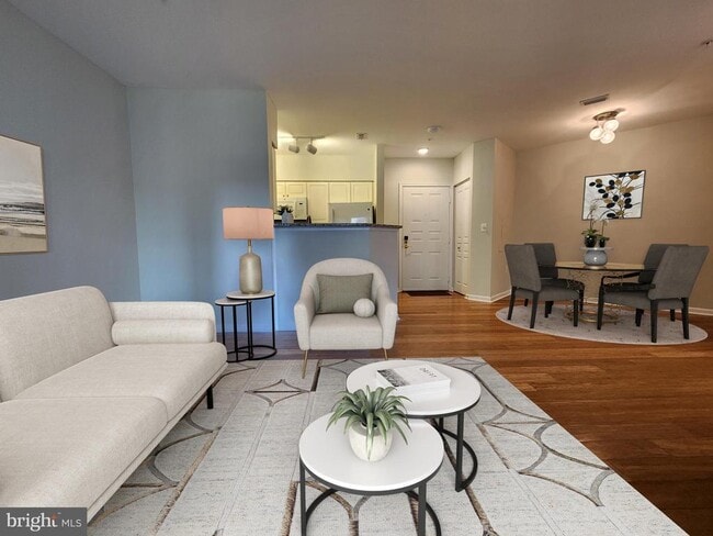 Building Photo - 2204 Westcourt Ln