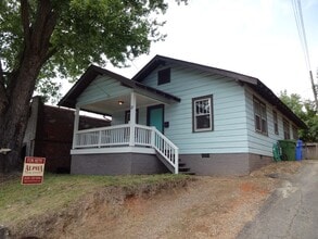 Building Photo - 12 E Chestnut St