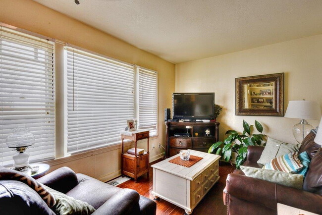 Building Photo - Unbeatable Location – Walk to the Guadalup...
