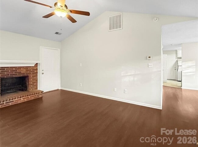 Building Photo - 5933 Ruth Dr
