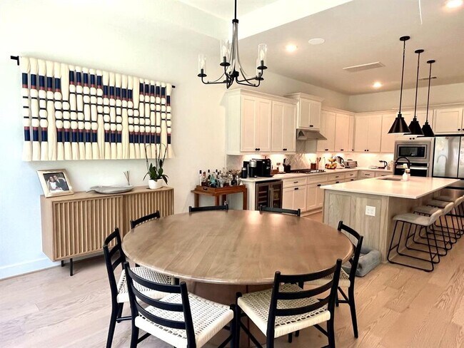 Building Photo - 9722 Dani Lake Dr