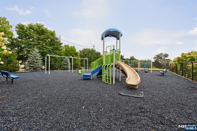 Building Photo - 535 Coventry Dr