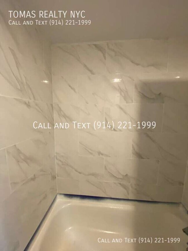 Building Photo - 176 Oak St