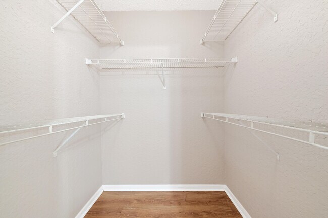 Building Photo - 2861 N Oakland Forest Dr