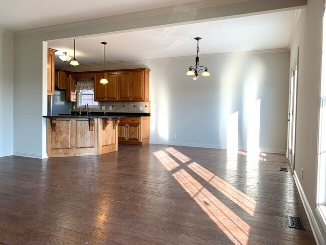 Building Photo - 1533 Edgewater Ln