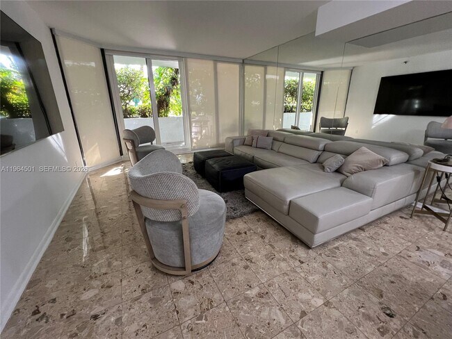 Building Photo - 1717 N Bayshore Dr