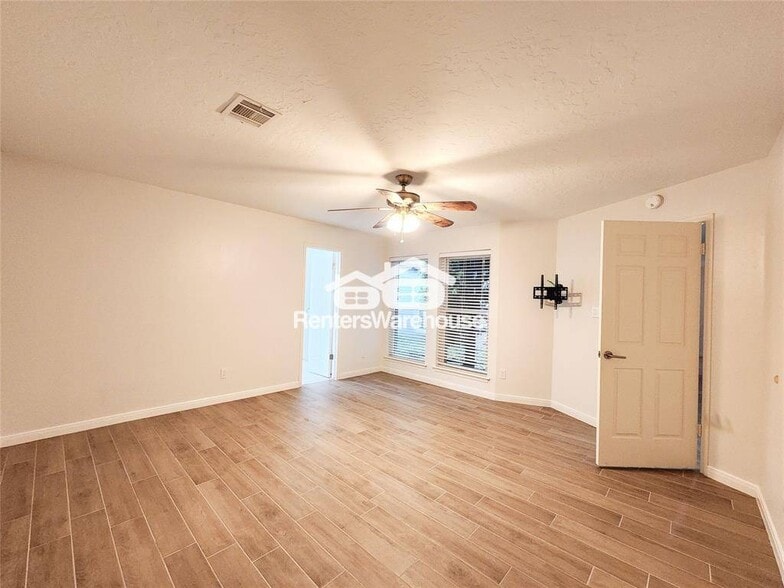Building Photo - 12800 Briar Forest Dr