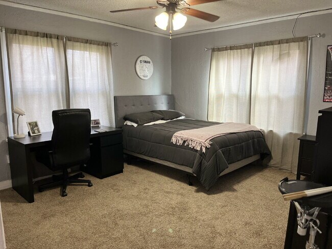 Building Photo - Spacious 4-Bedroom Home Available for Fall 2026 Pre-Lease