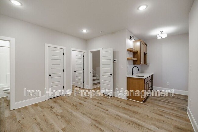 Building Photo - 125 Harper St